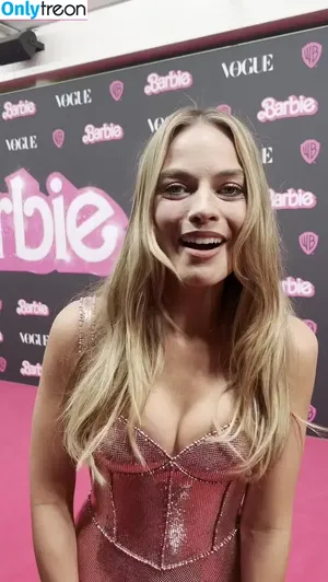 Margot Robbie / margotrobbieofficial nude photo #1167