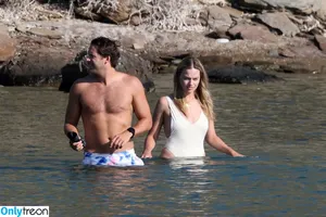 Margot Robbie / margotrobbieofficial nude photo #1240