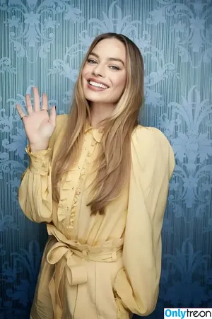 Margot Robbie / margotrobbieofficial nude photo #1290