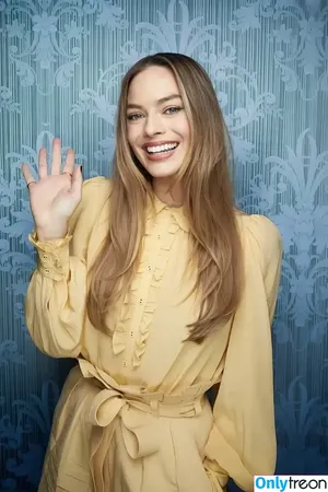 Margot Robbie / margotrobbieofficial nude photo #1291