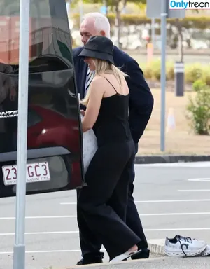 Margot Robbie / margotrobbieofficial nude photo #1302