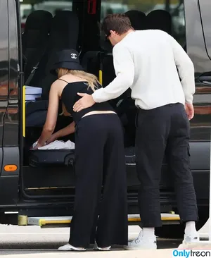Margot Robbie / margotrobbieofficial nude photo #1305