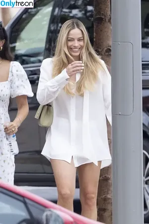 Margot Robbie / margotrobbieofficial nude photo #1319