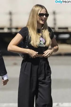 Margot Robbie / margotrobbieofficial nude photo #1329