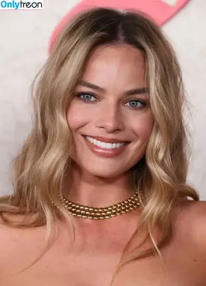 Margot Robbie / margotrobbieofficial nude photo #1339