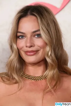 Margot Robbie / margotrobbieofficial nude photo #1340