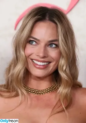 Margot Robbie / margotrobbieofficial nude photo #1342