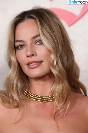 Margot Robbie / margotrobbieofficial nude photo #1348