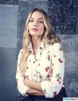 Margot Robbie / margotrobbieofficial nude photo #1403