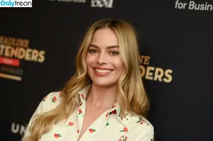 Margot Robbie / margotrobbieofficial nude photo #1405