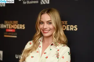 Margot Robbie / margotrobbieofficial nude photo #1406