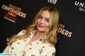 Margot Robbie / margotrobbieofficial nude photo #1407