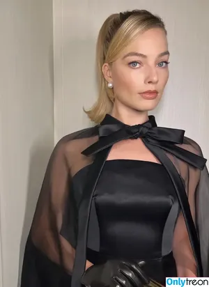 Margot Robbie / margotrobbieofficial nude photo #1418