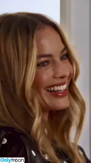 Margot Robbie / margotrobbieofficial nude photo #1520