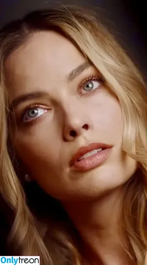 Margot Robbie / margotrobbieofficial nude photo #1521