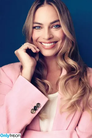 Margot Robbie / margotrobbieofficial nude photo #1535