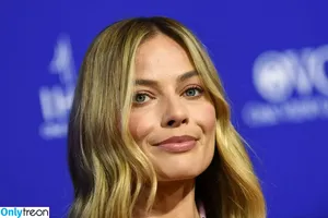 Margot Robbie / margotrobbieofficial nude photo #1538