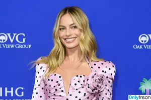 Margot Robbie / margotrobbieofficial nude photo #1543