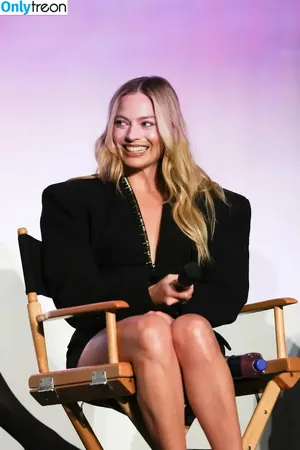 Margot Robbie / margotrobbieofficial nude photo #1560
