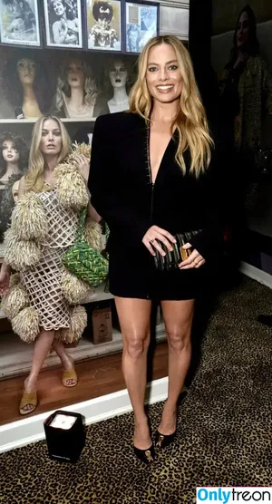 Margot Robbie / margotrobbieofficial nude photo #1566