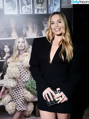 Margot Robbie / margotrobbieofficial nude photo #1567