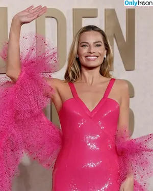 Margot Robbie / margotrobbieofficial nude photo #1569