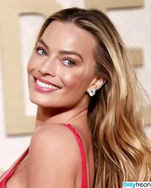 Margot Robbie / margotrobbieofficial nude photo #1570