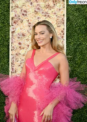Margot Robbie / margotrobbieofficial nude photo #1580