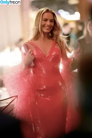 Margot Robbie / margotrobbieofficial nude photo #1587
