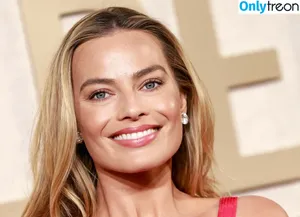 Margot Robbie / margotrobbieofficial nude photo #1594