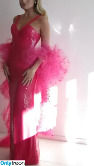 Margot Robbie / margotrobbieofficial nude photo #1608