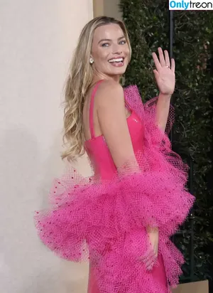 Margot Robbie / margotrobbieofficial nude photo #1612