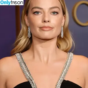 Margot Robbie / margotrobbieofficial nude photo #1636