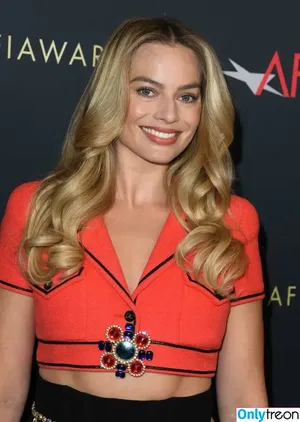 Margot Robbie / margotrobbieofficial nude photo #1670