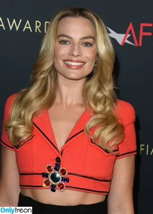 Margot Robbie / margotrobbieofficial nude photo #1680