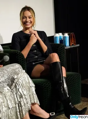 Margot Robbie / margotrobbieofficial nude photo #1684