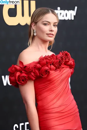 Margot Robbie / margotrobbieofficial nude photo #1700