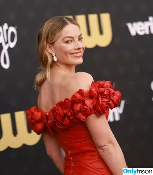 Margot Robbie / margotrobbieofficial nude photo #1705