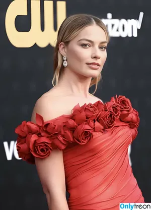 Margot Robbie / margotrobbieofficial nude photo #1714