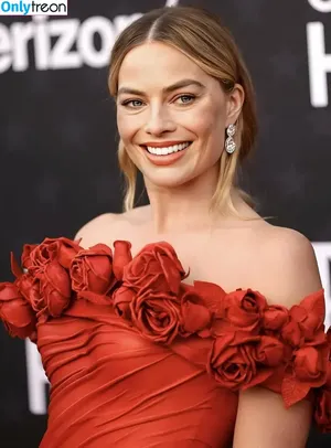Margot Robbie / margotrobbieofficial nude photo #1717