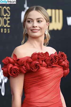 Margot Robbie / margotrobbieofficial nude photo #1718