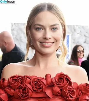 Margot Robbie / margotrobbieofficial nude photo #1719