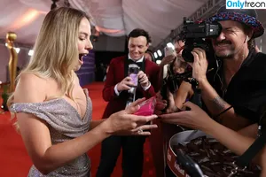 Margot Robbie / margotrobbieofficial nude photo #1740