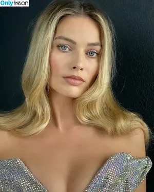 Margot Robbie / margotrobbieofficial nude photo #1767