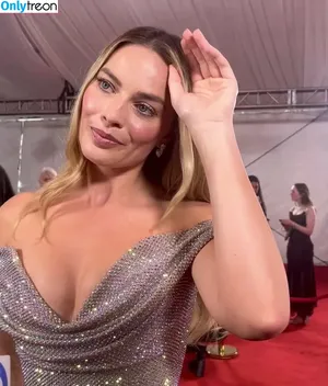 Margot Robbie / margotrobbieofficial nude photo #1779