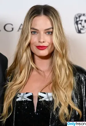 Margot Robbie / margotrobbieofficial nude photo #1868