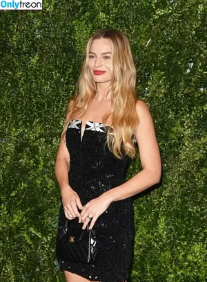 Margot Robbie / margotrobbieofficial nude photo #1873