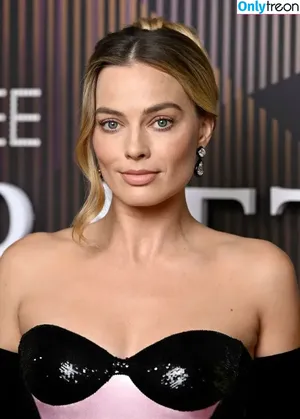 Margot Robbie / margotrobbieofficial nude photo #1910