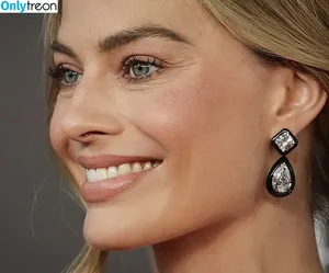 Margot Robbie / margotrobbieofficial nude photo #1913