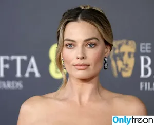 Margot Robbie / margotrobbieofficial nude photo #1922